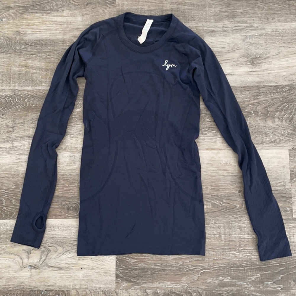Lululemon, Love your melon crew long sleeve, size 4
